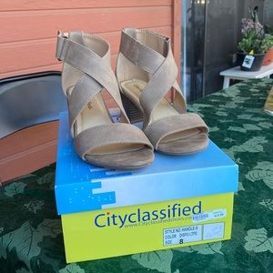 Tan cityclassified heels